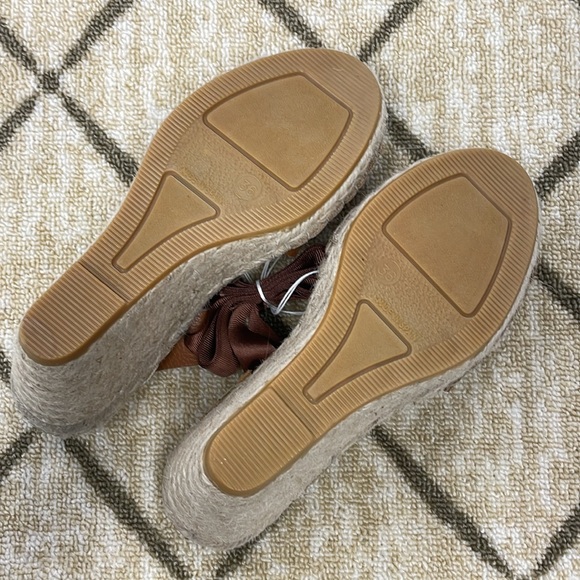 “Maslinda Designs” Size 36 Ankle Wrap Wedge - Picture 4 of 10